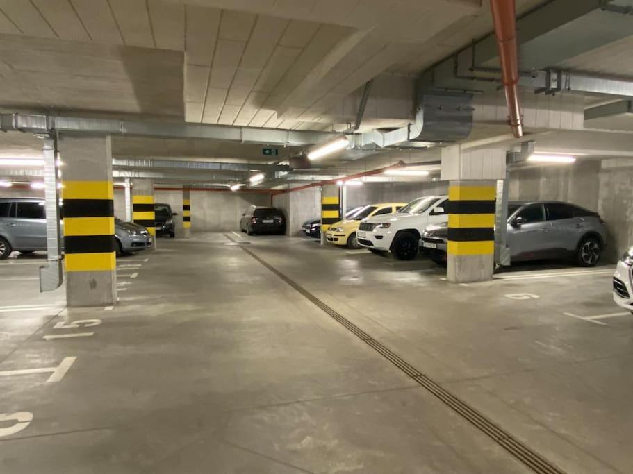Smart Art :) Z Bezplatnym Parkingiem Podziemnym Apartment Келце Екстериор снимка