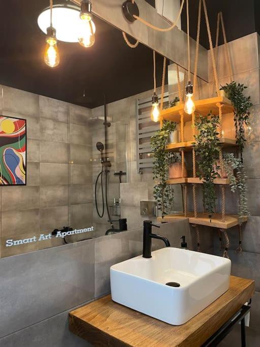 Smart Art :) Z Bezplatnym Parkingiem Podziemnym Apartment Келце Екстериор снимка